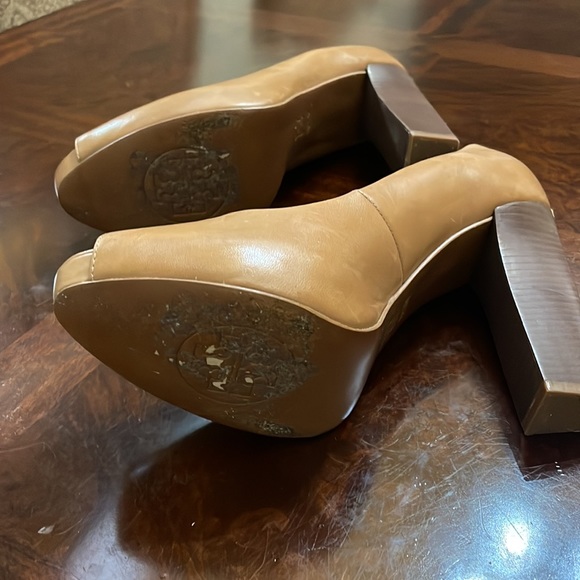 Tory Burch Tan 4.5" Peep-Toe Pumps with Gold Accent on Heel. Women's size 10.5 - Picture 3 of 7